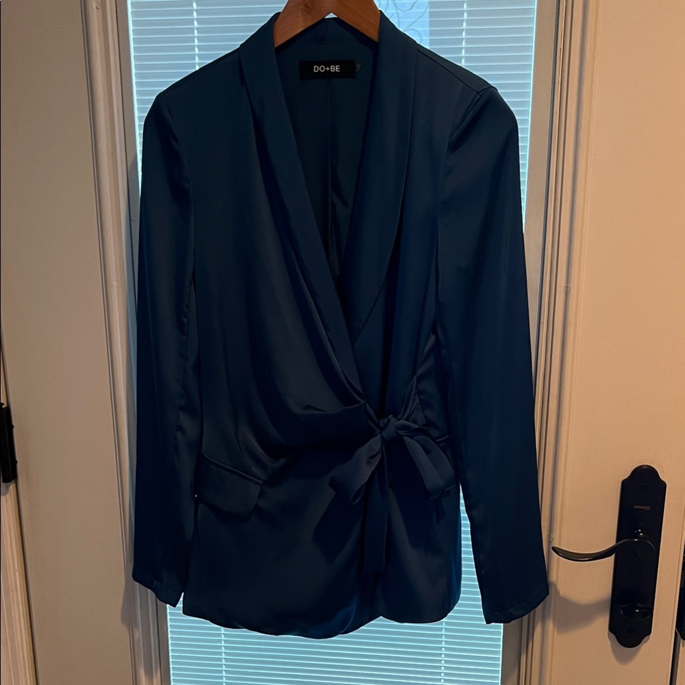 DO+BE Women's Elegant Navy Blazer